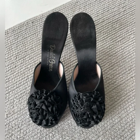 Vintage Daniel Green Black Satin Pom Pom Detail Heeled Mules Fits Size 8 Narrow - Picture 2 of 11